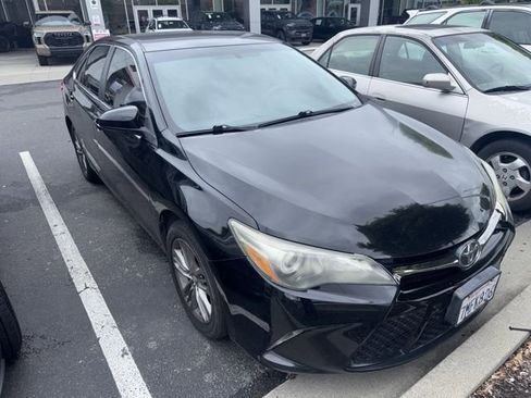 Used 2015 Toyota Camry SE image 1