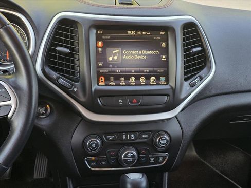 Used 2016 Jeep Cherokee Trailhawk w/ Comfort/Convenience Group AWD/4WD image 15