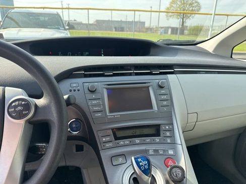 Used 2015 Toyota Prius Three image 10