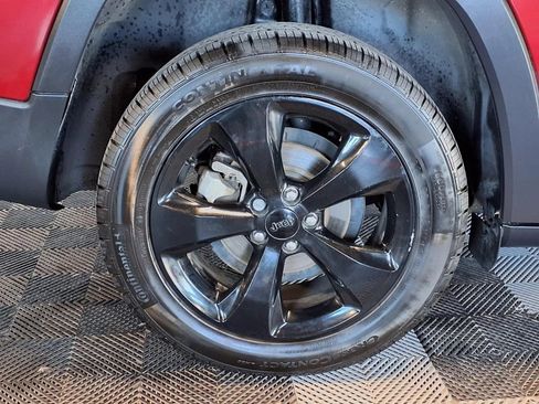 Used 2017 Jeep Cherokee Sport FWD image 8