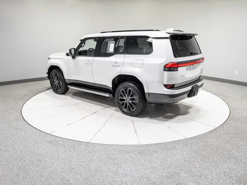 Used 2025 Lexus GX 550 w/ Accessory Package (Z1) AWD/4WD image 33