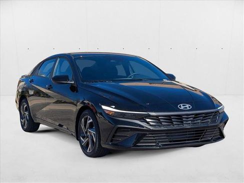 New 2025 Hyundai Elantra Sport image 6
