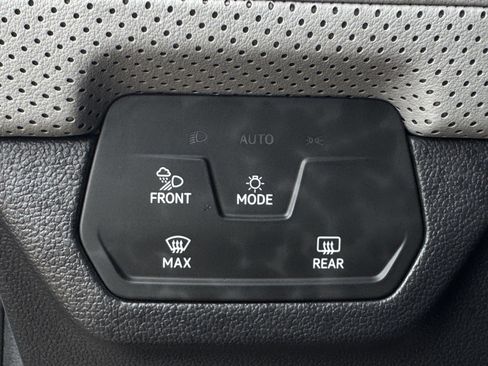 Used 2024 Volkswagen Atlas Cross Sport SEL R-Line AWD/4WD image 24