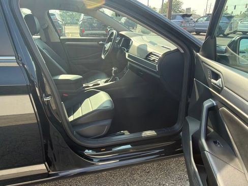 Used 2024 Volkswagen Jetta SE FWD image 10