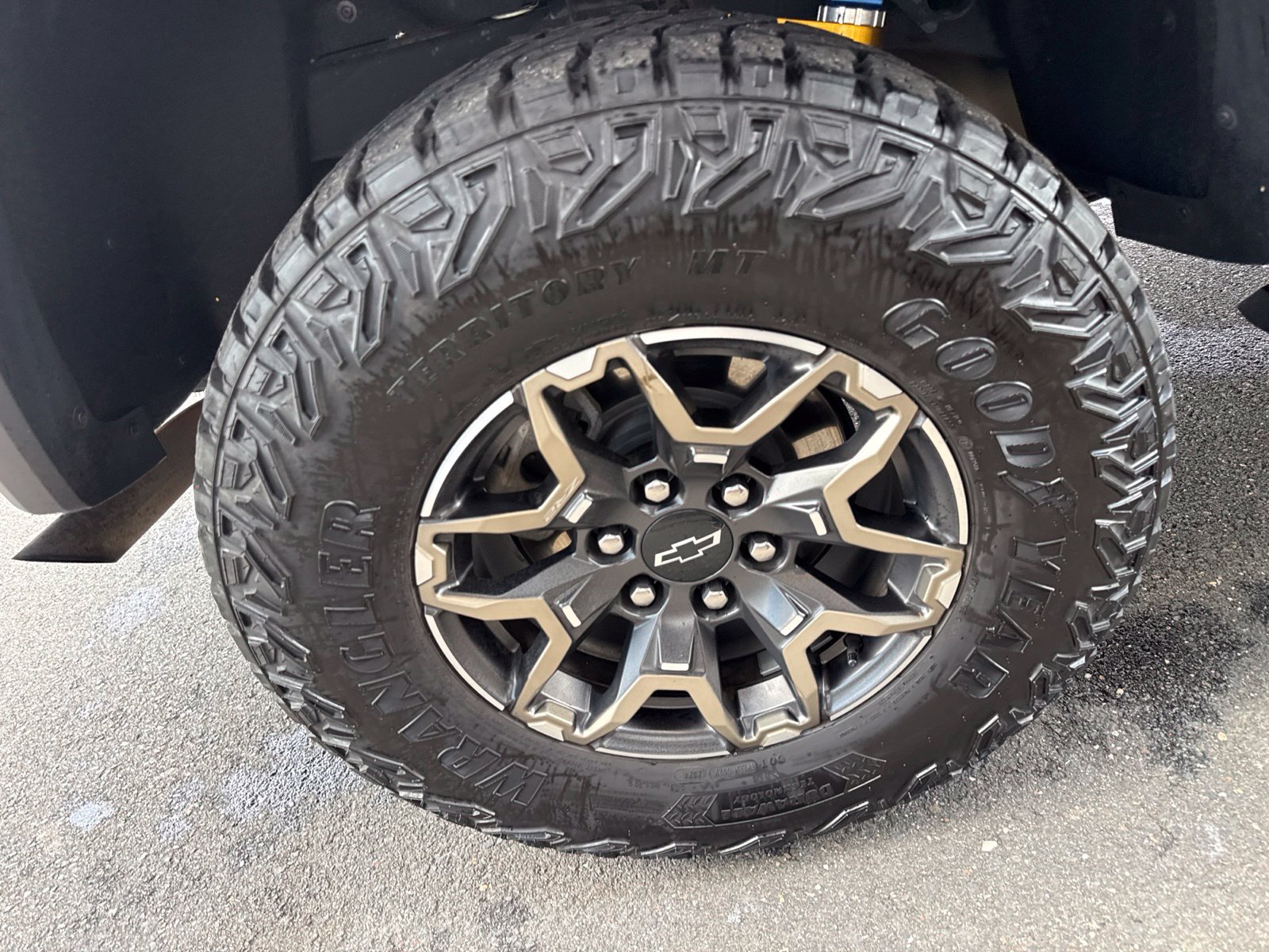 Used 2024 Chevrolet Colorado ZR2 w/ Safety Package AWD/4WD image 13
