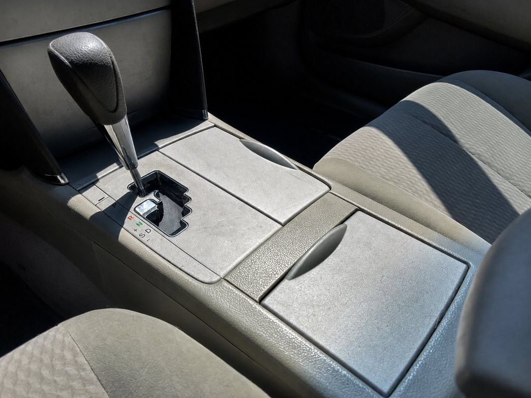 Used 2010 Toyota Camry LE FWD image 16
