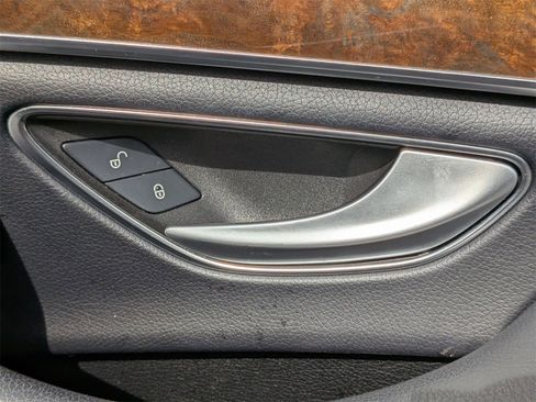 Used 2017 Mercedes-Benz S 550 4MATIC Sedan image 36