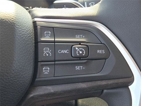 Certified 2025 Jeep Grand Cherokee L Limited AWD/4WD image 40