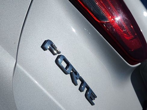Used 2017 Kia Forte LX FWD image 16