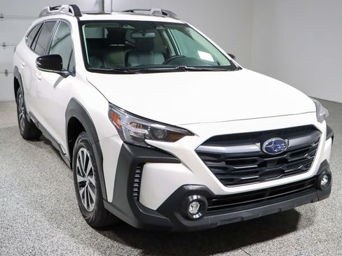 Used 2025 Subaru Outback Premium image 5
