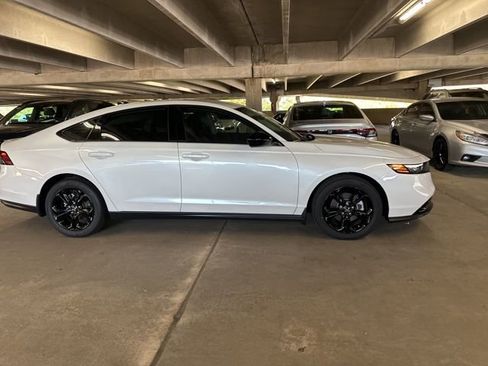 Used 2025 Honda Accord SE image 4
