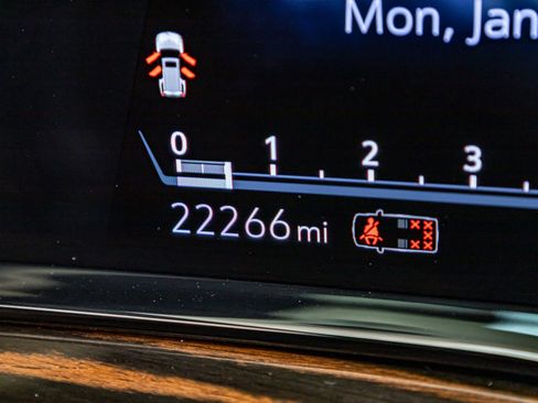 Used 2023 Cadillac Escalade Premium Luxury w/ Performance Package image 18