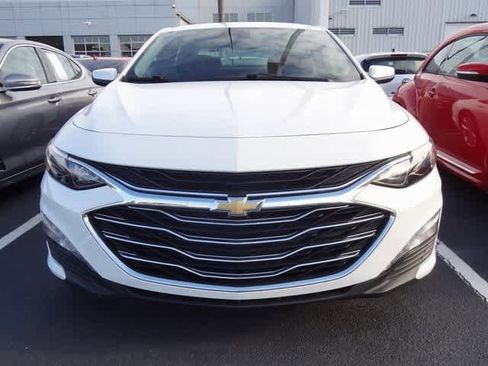 Used 2024 Chevrolet Malibu LT image 2