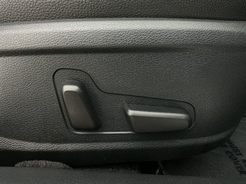 Used 2018 Kia Cadenza Premium FWD image 41
