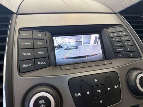 Used 2015 Ford Taurus SE FWD image 25