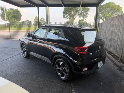 Used 2023 Hyundai Venue SEL w/ Cargo Package FWD image 12