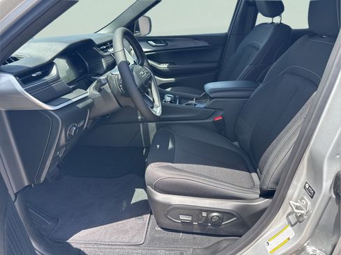 New 2026 Jeep Grand Cherokee Laredo X RWD image 10