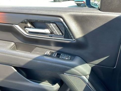 Used 2025 GMC Yukon XL Denali image 28