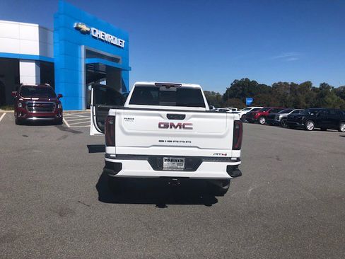 Used 2025 GMC Sierra 2500 AT4 w/ AT4 Premium Plus Package image 9