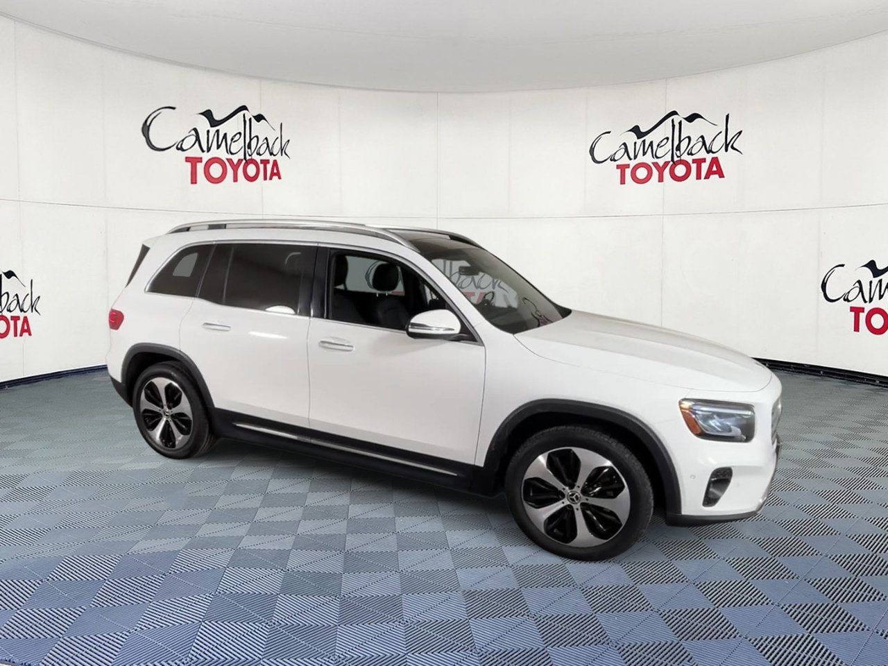 Used 2025 Mercedes-Benz GLB 250 image 2