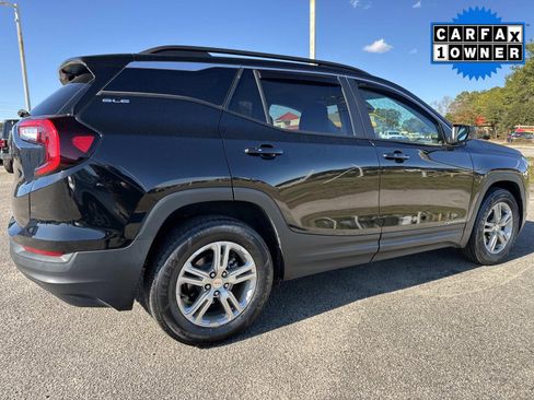 Used 2024 GMC Terrain SLE w/ Driver Convenience Package image 4