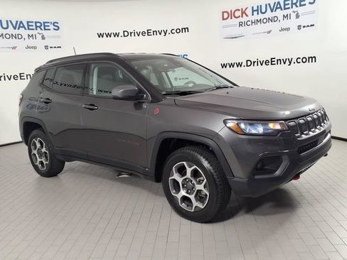 Used 2022 Jeep Compass Trailhawk AWD/4WD image 3