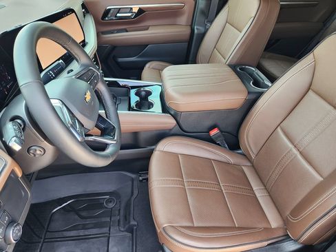 Certified 2025 Chevrolet Tahoe High Country AWD/4WD image 13