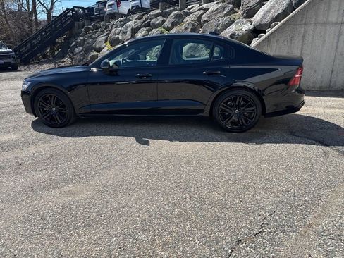 Used 2023 Volvo S60 B5 Plus w/ Climate Package AWD/4WD image 3