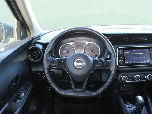 Used 2024 Nissan Kicks S image 12