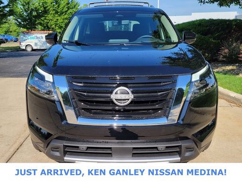 Certified 2025 Nissan Pathfinder Platinum AWD/4WD image 8