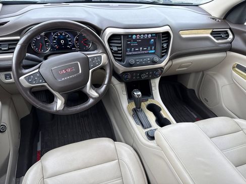 Used 2019 GMC Acadia Denali w/ Technology Package FWD image 16