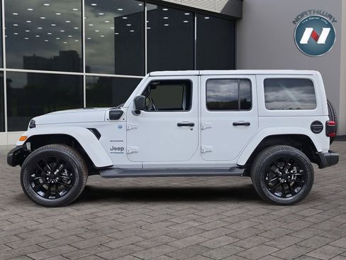 Used 2022 Jeep Wrangler Unlimited Sahara w/ Cold Weather Group AWD/4WD image 2