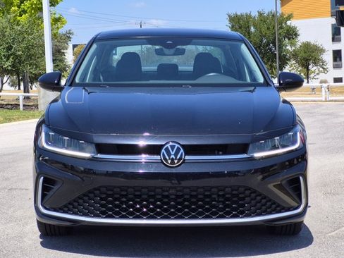 Used 2025 Volkswagen Jetta SE FWD image 2