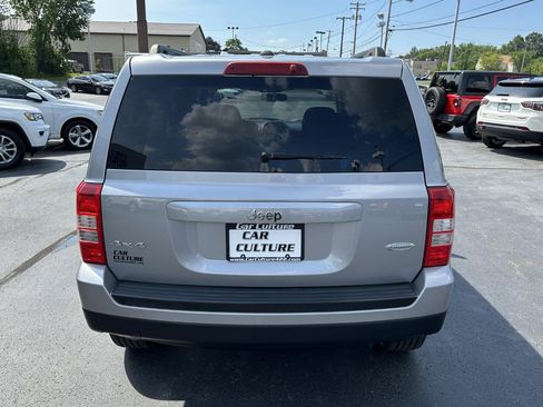 Used 2017 Jeep Patriot Latitude AWD/4WD image 13