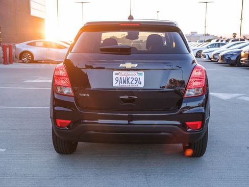 Used 2022 Chevrolet Trax LS w/ Tint and Cruise Package FWD image 5