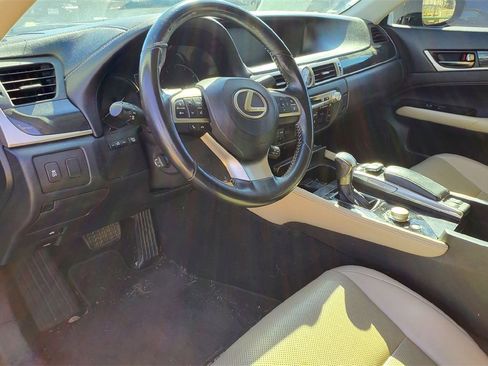 Used 2016 Lexus GS 200t image 9