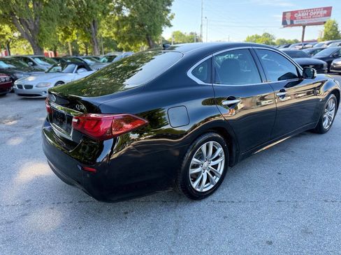 Used 2017 INFINITI Q70 3.7 RWD image 5