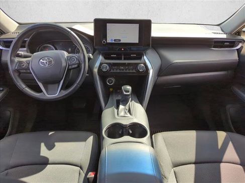 Used 2023 Toyota Venza LE image 18