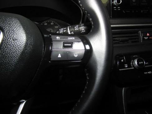 Used 2025 Honda Pilot EX-L image 6