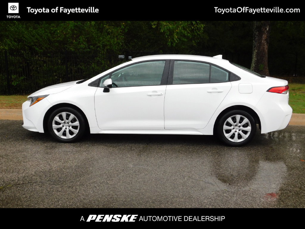 Used 2025 Toyota Corolla LE FWD image 2