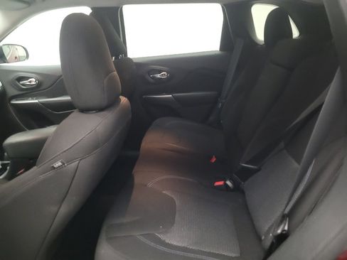 Used 2019 Jeep Cherokee Latitude w/ Popular Appearance Group FWD image 18