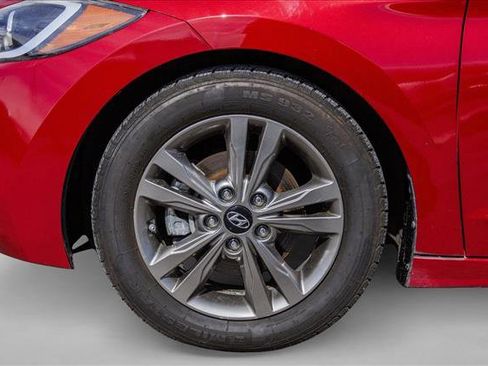 Used 2017 Hyundai Elantra SE image 9