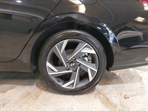 Used 2025 Hyundai Elantra Limited FWD image 32