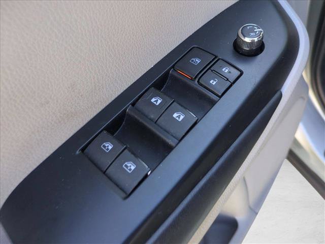 Used 2019 Toyota Highlander XLE FWD image 12