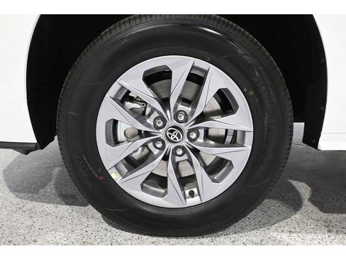 New 2026 Toyota Sienna LE FWD image 12