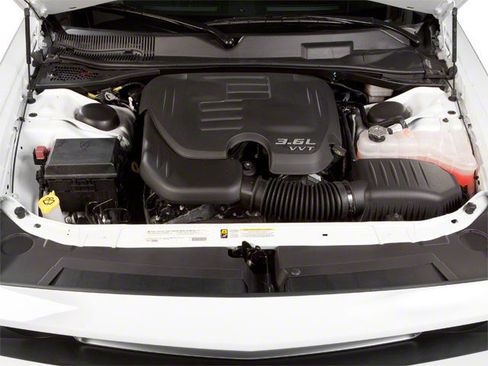Used 2013 Dodge Challenger SXT RWD image 16