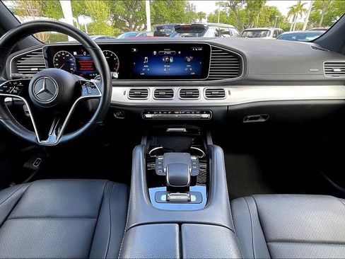 Used 2025 Mercedes-Benz GLS 450 4MATIC image 6