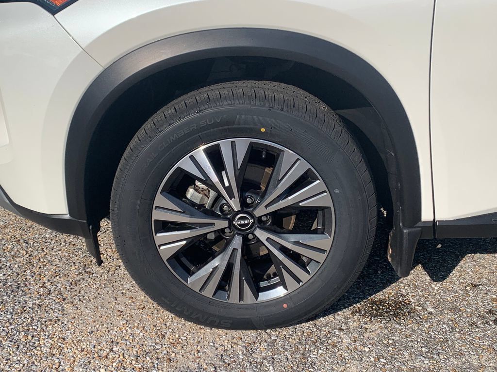 Used 2023 Nissan Rogue SV FWD image 8