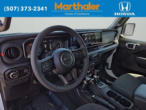 Used 2026 Jeep Wrangler Unlimited Rubicon AWD/4WD image 11