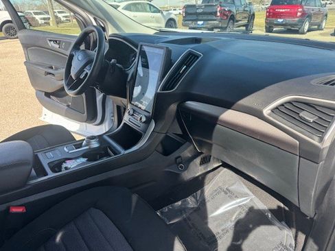 Used 2021 Ford Edge SE image 34